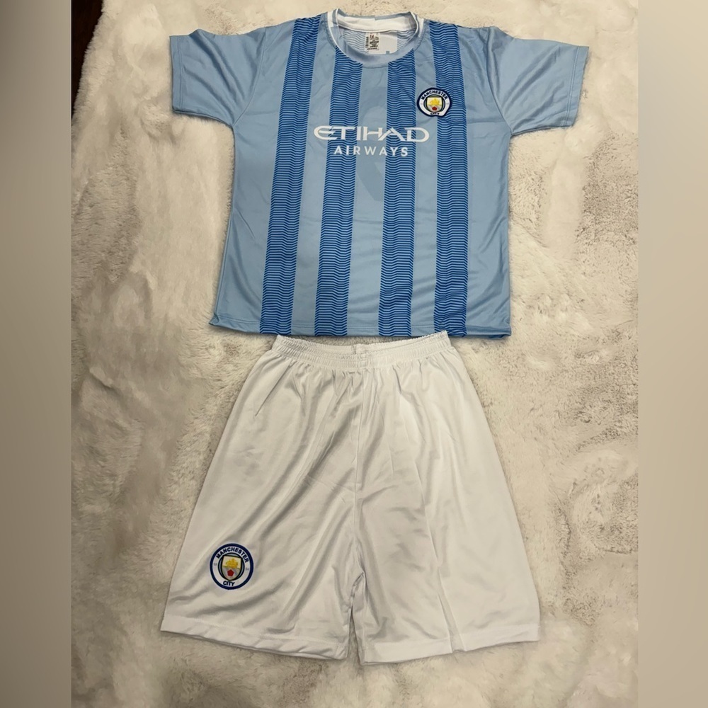 NEW KIDS SET MANCHESTER CITY HOME 
HAALAND 9
